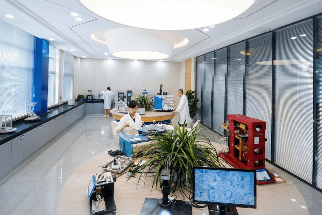 SQG Safety Gloves R&D Laboratory and Quality Testing Center 