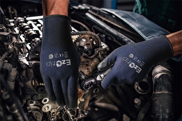 EzGrip high-performance oil resistant work gloves for industrial machinery handling